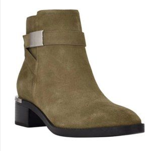 NWT CALVIN KLEIN Women's Dwayne Casual Block Heel Booties Shoes